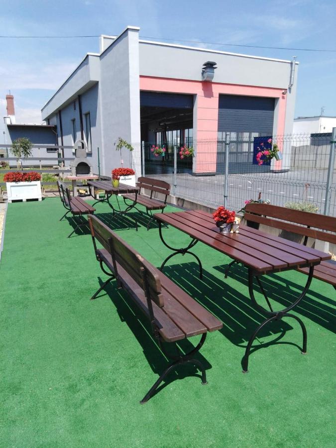 Апарт отель Pod Kogucikiem Krzyzanowice Экстерьер фото